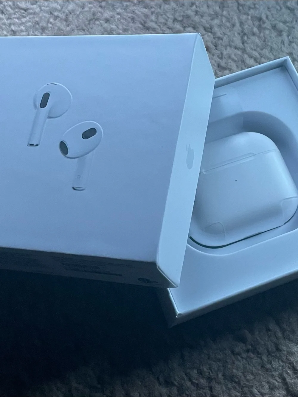 Apple White Wireless Earbuds with Charging Case Gen 3